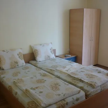 Konukevi Pri Valyo *
