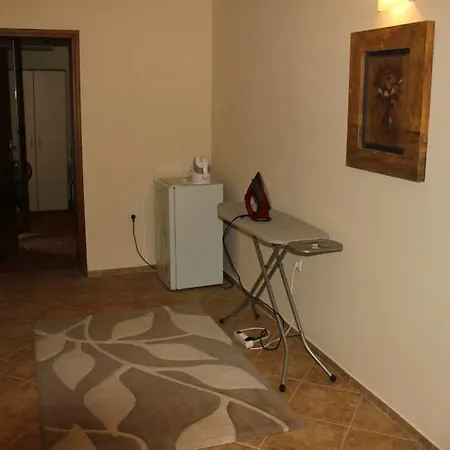 Pri Valyo Konukevi *